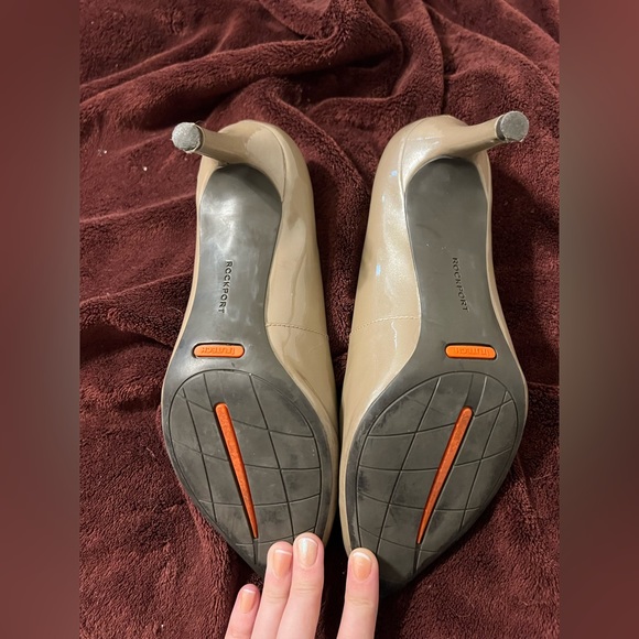 Rockport Total Motion 75mm Pointed Toe Heel Patent Leather Pump Sz 9 - Picture 4 of 5